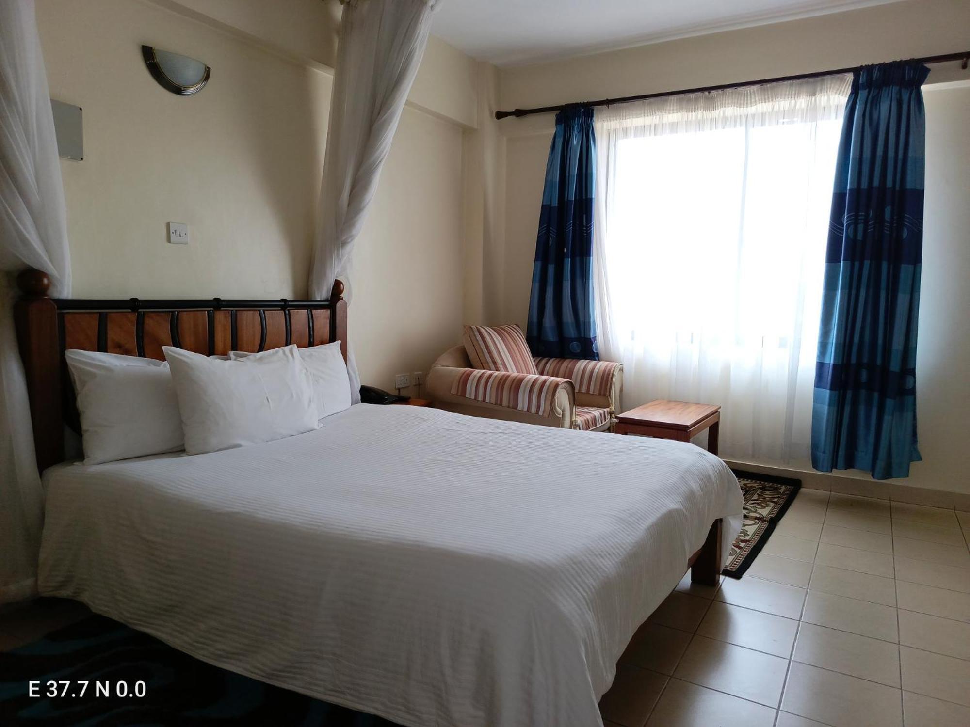 Meru Paramount Exterior foto