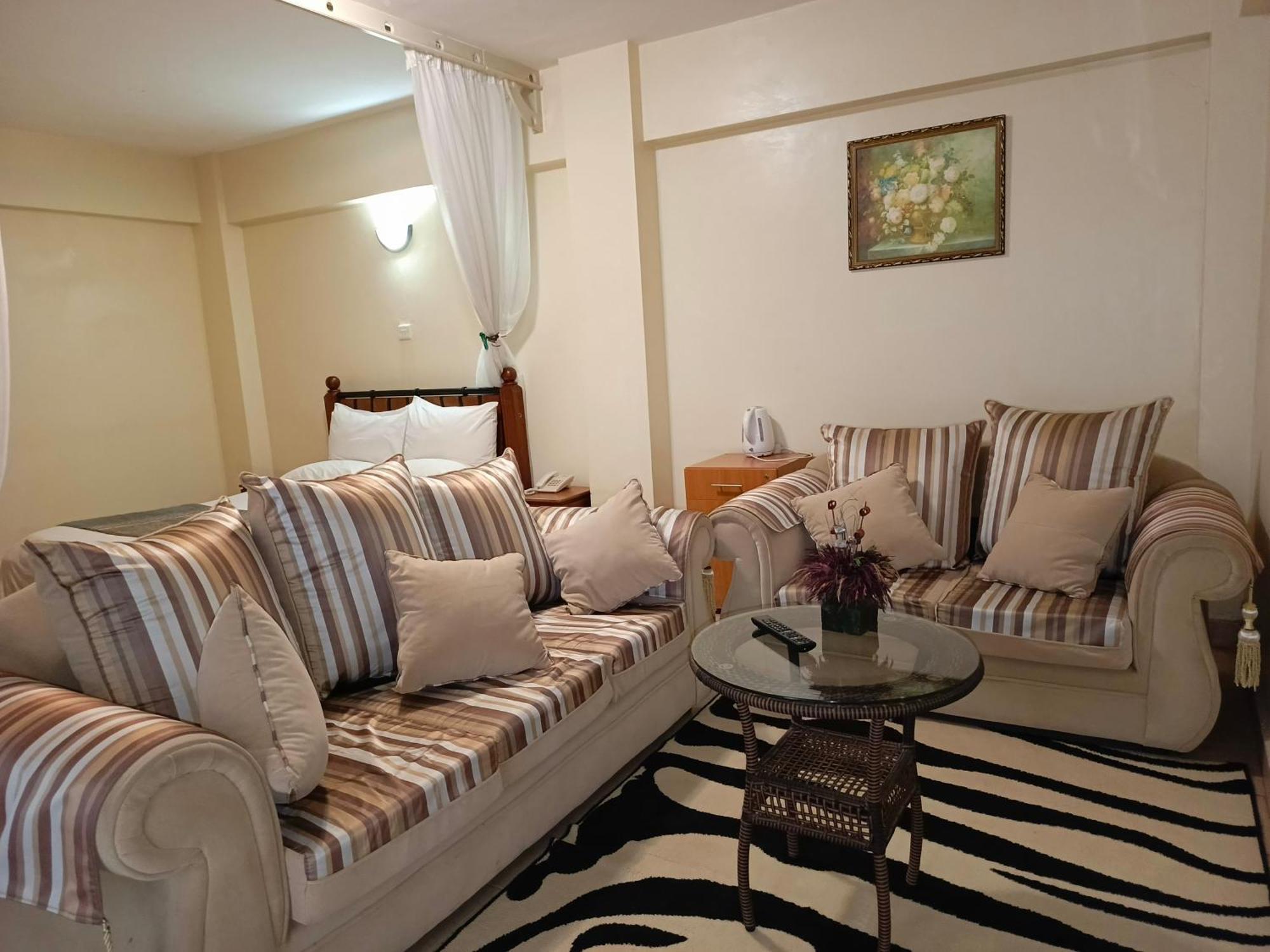 Meru Paramount Exterior foto